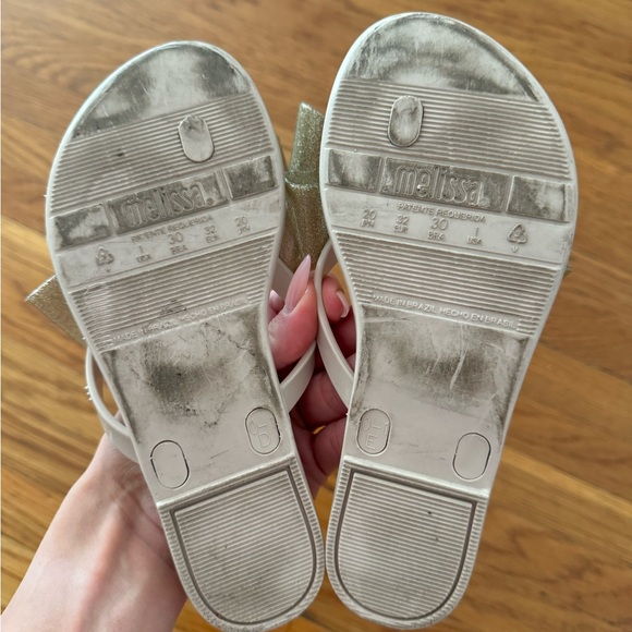 MINI MELISSA - GIRL’S GOLD BOW SANDAL - SIZE 1 - Picture 4 of 6